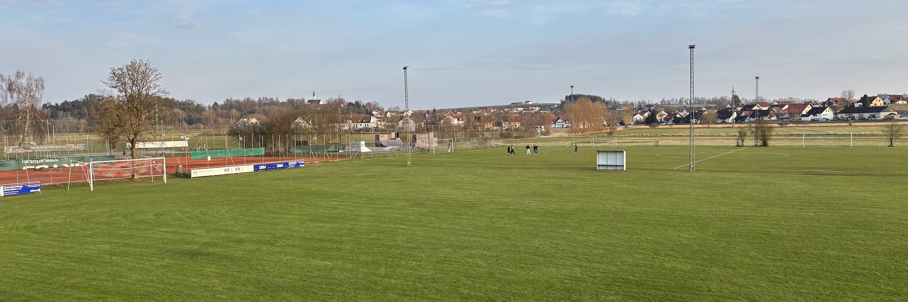 sportplatz-tennis-01B08F9509-3683-83D7-4CF0-3FC5F4C7AADD.jpeg